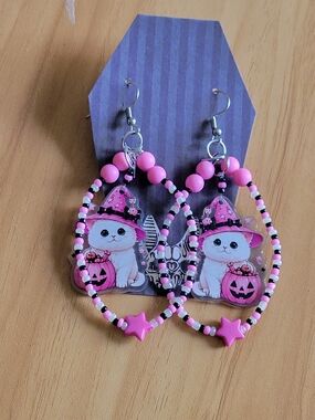 🧋NEW🧋Hand Crafted Pink Cat Halloween Beaded Hoop Earrings